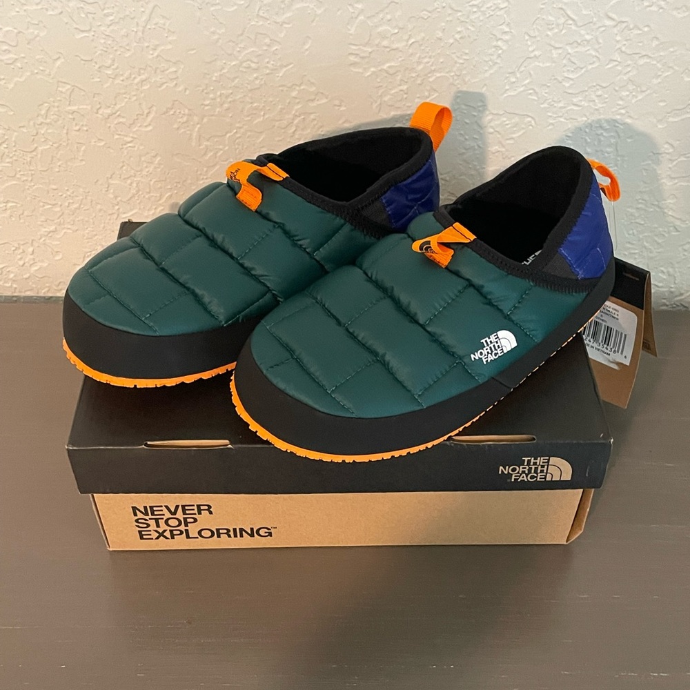 Kids Northface Thermoball Slippers Size 5